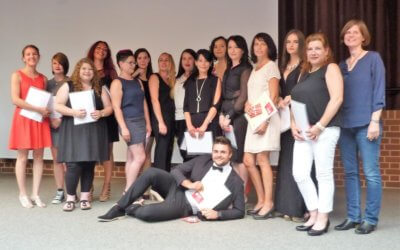 Altenpfleger feiern ihren Abschluss