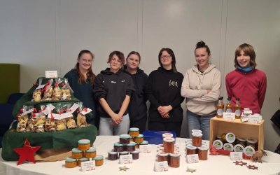 Fächerübergreifendes Projekt der Hauswirtschaftsklasse bringt praktische Erfahrungen und Beitrag zur Klassenfahrt