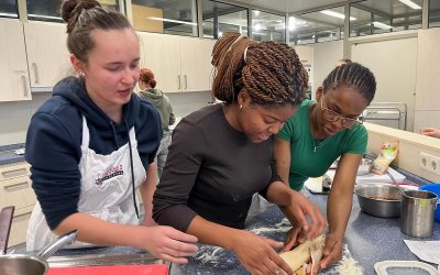 „Weihnachtliche Aktivierung“ – Ein Projekt der Abteilungen Hauswirtschaft und Pflege