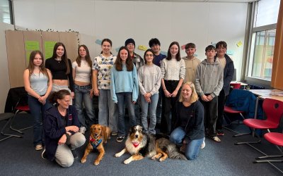 Besuch von Therapiehunden in der Klasse 6ESG8